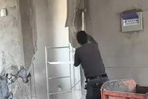 Sửa nhà suốt 2 năm, người phụ nữ mới phát hiện ra mình sửa nhầm nhà người khác
