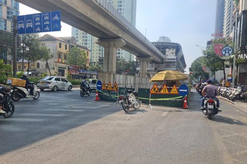 Dựng lô cốt khắp nơi, dự án xử lý nước thải Yên Xá bao giờ hoàn thành?