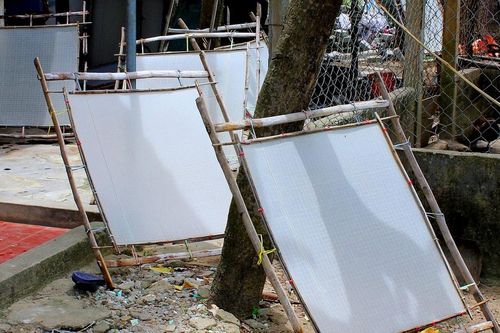 Độc lạ nghề giã cây làm… giấy dó