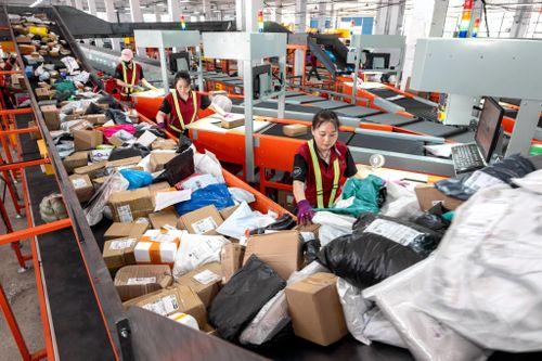 Trung Quốc lập kỷ lục giao 150 tỷ bưu kiện từ đầu năm