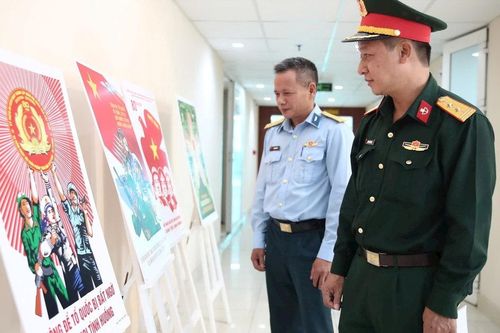 Triển lãm tranh cổ động kỷ niệm Ngày thành lập Quân đội Nhân dân Việt Nam