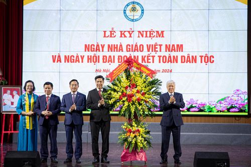 Đồng chí Đỗ Văn Chiến dự lễ kỷ niệm Ngày Nhà giáo Việt Nam tại Học viện Tài chính