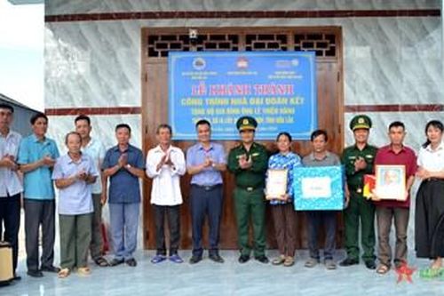 Đắk Lắk: Khánh thành 2 nhà Đại đoàn kết tặng hộ nghèo ở biên giới