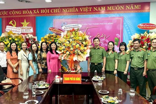 Lãnh đạo Công an thành phố Đà Nẵng thăm, chúc mừng Ngày Nhà giáo Việt Nam 20-11
