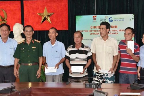 TPHCM: Gửi trao những phần quà nghĩa tình đến thương binh, bệnh binh