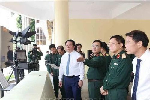 Trưởng Ban Tuyên giáo Trung ương Nguyễn Trọng Nghĩa thăm, chúc mừng Học viện Kỹ thuật Quân sự