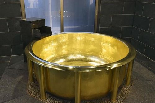 Bồn tắm bằng vàng cho thuê giá hơn 1 triệu đồng mỗi giờ