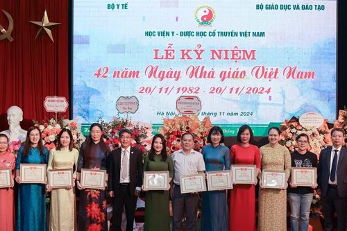 Học viện Y - Dược học cổ truyền Việt Nam kỷ niệm ngày 20/11