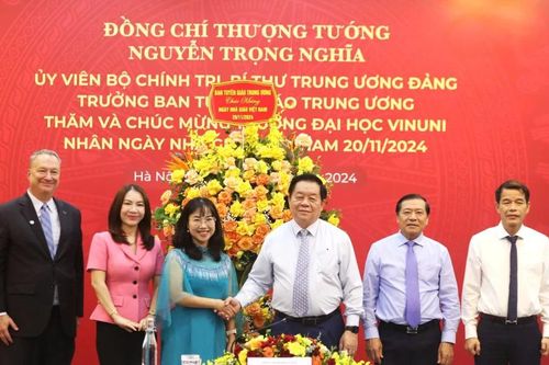 Trưởng ban Tuyên giáo Trung ương thăm, chúc mừng Trường Đại học VinUni