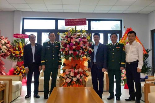 Đảng ủy, Bộ Tư lệnh BĐBP chúc mừng Đại học Quốc gia Hà Nội và Trường Sĩ quan Lục quân I nhân Ngày Nhà giáo Việt Nam