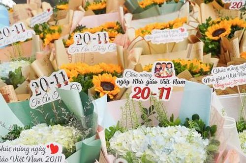 Đa dạng thị trường hoa, quà tặng Ngày nhà giáo Việt Nam 20/11