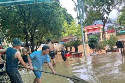Thầy trò vùng cao gượng dậy sau lũ