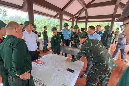 Khen thưởng 7 tập thể, 13 cá nhân tham gia cứu nạn 2 phi công vụ rơi máy bay Yak-130