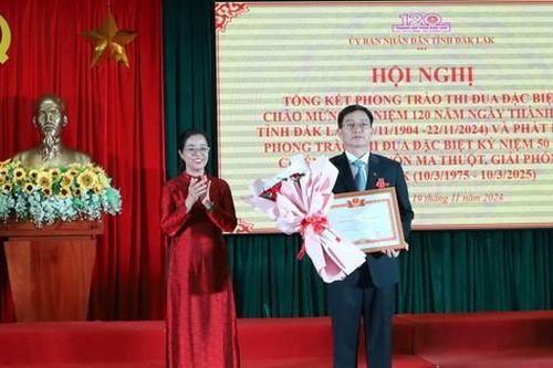 Tặng Huân chương Lao động hạng Ba, Chiến sĩ thi đua toàn quốc cho Bí thư Đắk Lắk