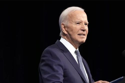 Lí do ông Biden vắng mặt trong bức ảnh chụp lưu niệm các lãnh đạo G20