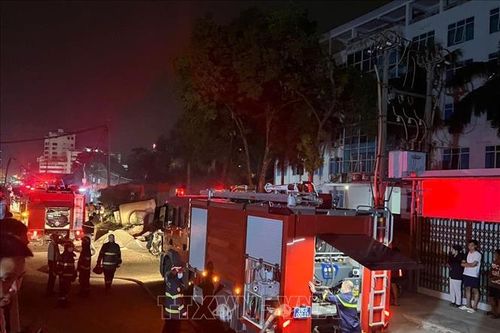 Hà Nội: Cháy lớn nhà xưởng ở Định Công