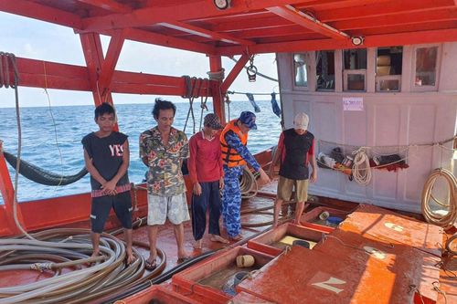 Bắt giữ tàu vận chuyển trái phép khoảng 75.000 lít dầu DO