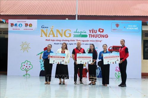 Chương trình tình nguyện mùa Đông đến với thiếu nhi vùng khó Đắk Lắk