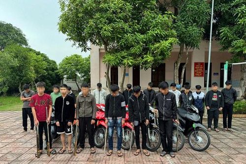 Khởi tố nhóm thanh, thiếu niên mang hung khí đánh nhau trên đường