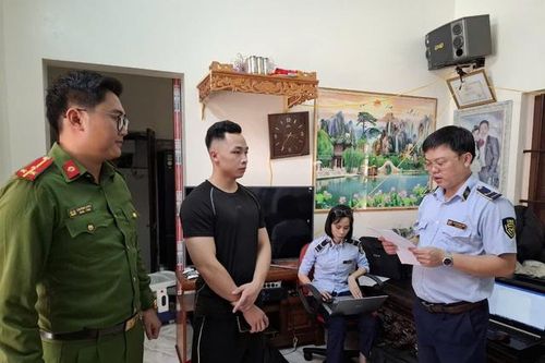 Nam Định: Thu giữ hàng trăm áo phao không rõ nguồn gốc, xuất xứ bán trên sàn TMĐT