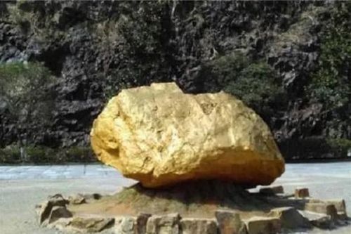 Khối quặng vàng 1000 năm tuổi nặng 45 tấn, trị giá hơn 43 nghìn tỷ, vì sao 'vứt' bên đường mà không ai trộm?