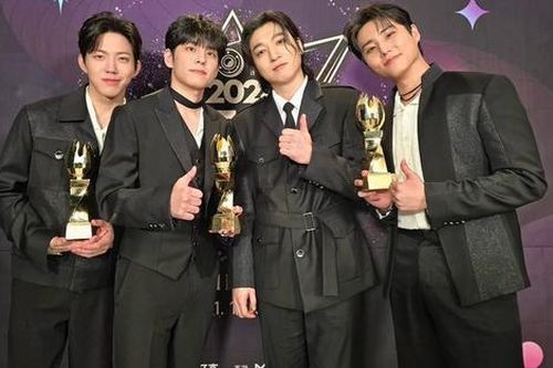 Nhóm nhạc lần đầu thắng giải Daesang trong sự nghiệp sau 9 năm ra mắt