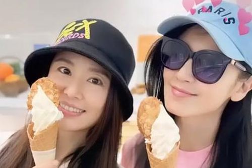Lâm Tâm Như vi vu cùng hội chị em, diện mạo U50 gây tò mò