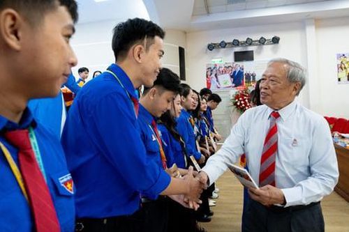 Hướng đến những giá trị nhân văn để làm giáo dục thành công