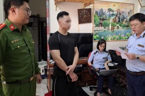 Nam Định: Tạm giữ 200 áo phao không rõ nguồn gốc bán trên TikTok Shop