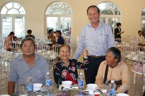 Họp mặt và trao quà cho 250 người bán vé số Đồng Tháp tại TP Rạch Giá