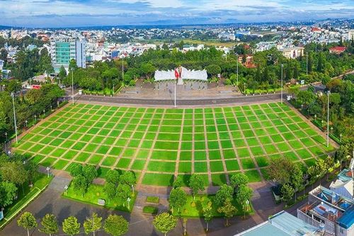 Bảo tàng tỉnh Gia Lai thông báo thi công thay thế cỏ tại Quảng trường Đại Đoàn Kết
