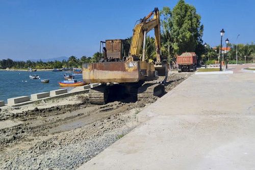 Sau phản ánh của Báo Khánh Hòa, đường bờ kè Vĩnh Yên đã được sửa chữa