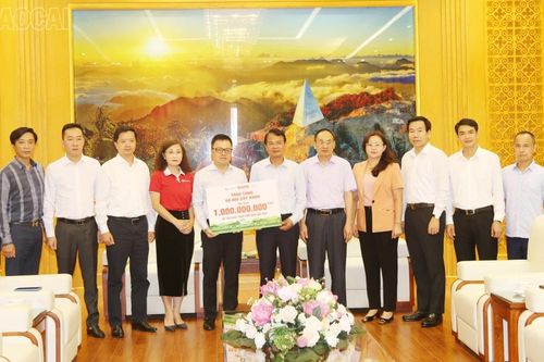 Báo Nhân Dân trao hỗ trợ khắc phục hậu quả thiên tai cho tỉnh Lào Cai