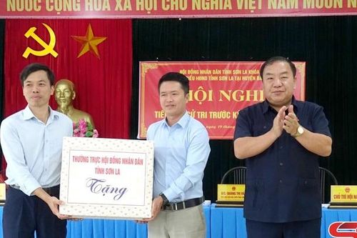 Đồng chí Phó Chủ tịch HĐND tỉnh tiếp xúc cử tri huyện Bắc Yên