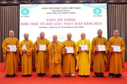 Hà Nam: Bế mạc, trao chứng nhận Khóa bồi dưỡng kiến thức về Giới luật Phật giáo năm 2024
