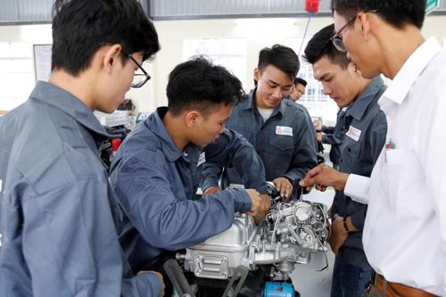 'Điểm nghẽn' nguồn nhân lực cho miền Trung