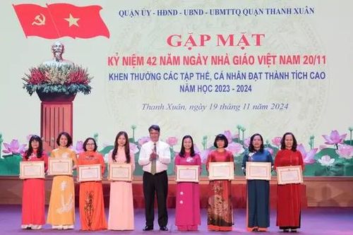 Quận Thanh Xuân tôn vinh điển hình tiên tiến ngành giáo dục