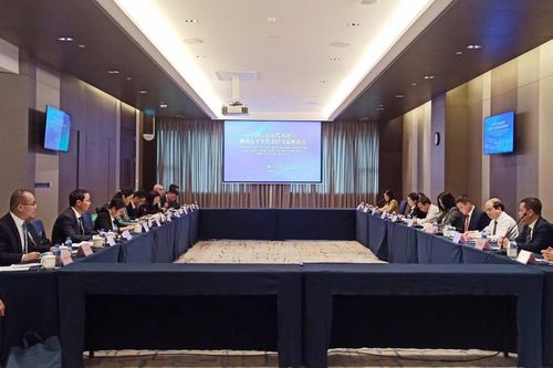 Đoàn công tác của tỉnh làm việc với Cục Thương vụ thành phố Bách Sắc (Trung Quốc)