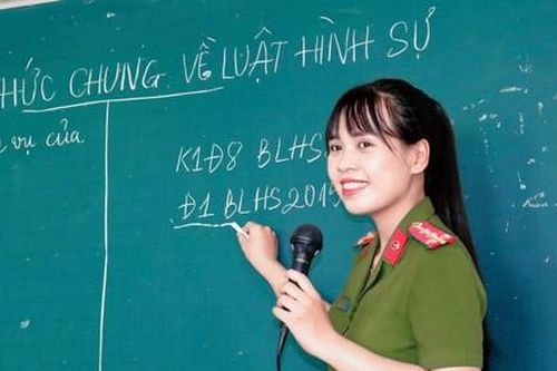 Kỷ niệm ngày Nhà giáo Việt Nam 20/11: Màu áo xanh trên giảng đường