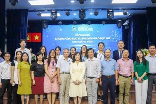 Hiệu trưởng Trường Đại học Nguyễn Tất Thành được trao tặng danh hiệu Nhà giáo tiêu biểu năm 2024