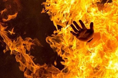Hai vợ chồng chết cháy, tạm giữ người con trai
