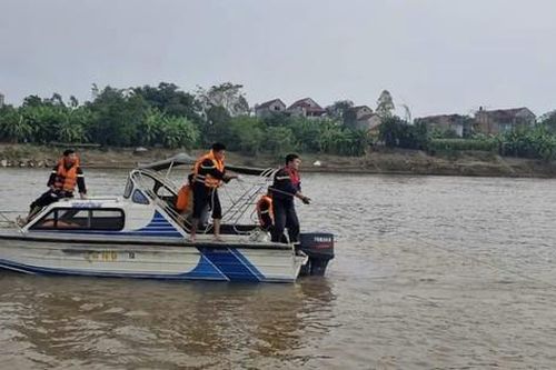Vụ 5 em học sinh mất tích ở Phú Thọ: Tìm thấy 1 nạn nhân, 4 người còn lại đang được tìm kiếm