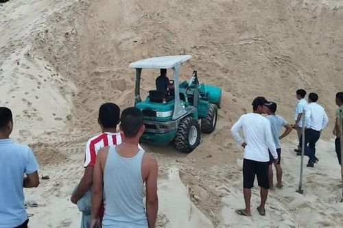 Một học sinh bị cát vùi tử vong khi đang chơi cùng nhóm bạn