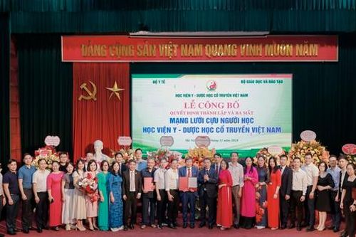 'Những thành tích của chúng em đều từ sự tận tâm, lòng nhiệt huyết của các thầy cô giáo đã truyền thụ'