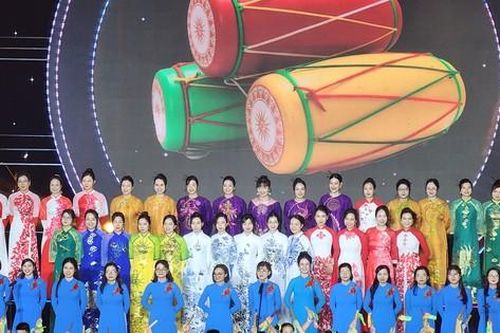 Đại nhạc hội Hoa Tháng Năm: 'Phép màu' rực rỡ của trường Tiểu học Đoàn Thị Điểm