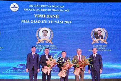 Tôn vinh để thấy trách nhiệm lớn của nghề dạy học