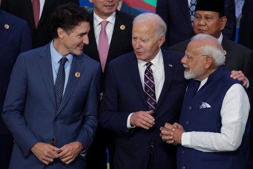 Ông Biden trở lại khung hình bức ảnh tập thể lãnh đạo G20