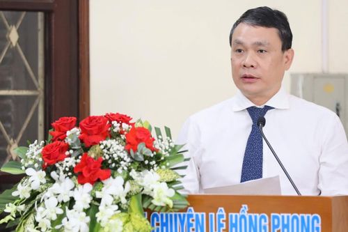 Bí thư Tỉnh ủy Nam Định chúc mừng Trường THPT chuyên Lê Hồng Phong