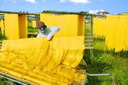 Làng miến Phú Diễn tất bật vào vụ Tết