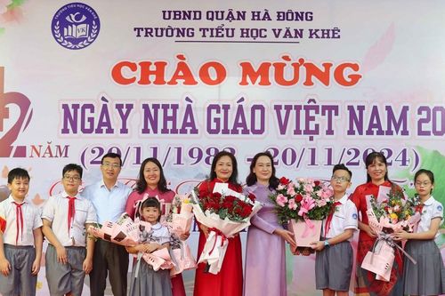 Hà Nội rộn ràng không khí kỷ niệm ngày Nhà giáo Việt Nam
